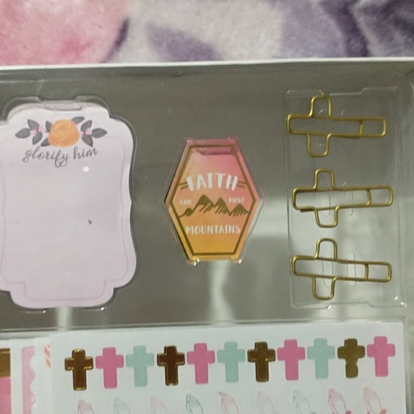 Craftsmart sticker and embellishment box - Picture 4 of 7